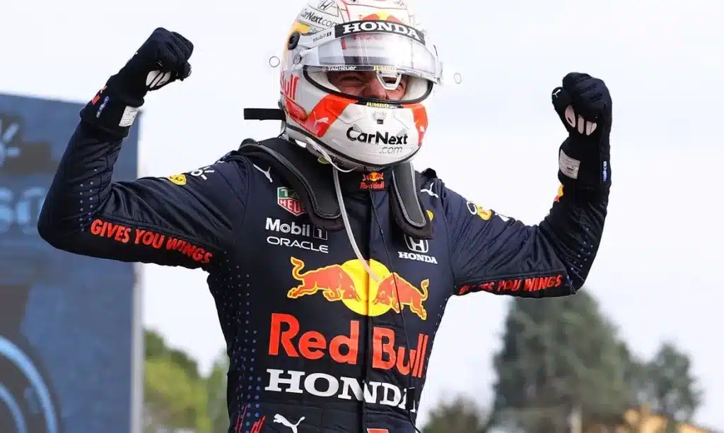 Holandês Max Verstappen, da Red Bull, é o campeão da temporada 2021 da Fórmula 1 (Foto: Bryn Lennon/ Reuters)