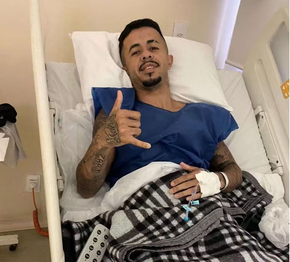 Ex-jogador Kelvin Ferreira processa Bangu após lesão no joelho encerrar carreira, pedindo R$ 1,1 milhão