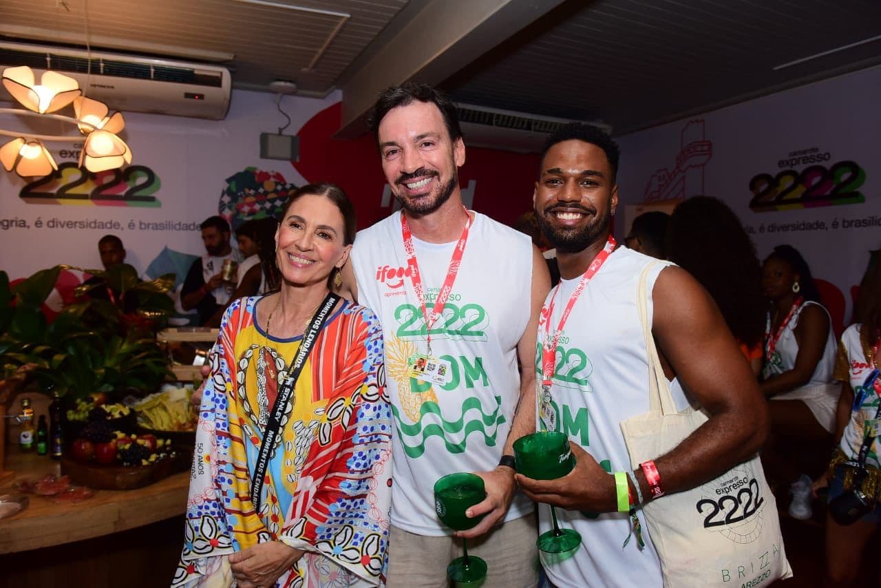 Presidente da Bahia curte o carnaval de Salvador ao lado de seu novo namorado