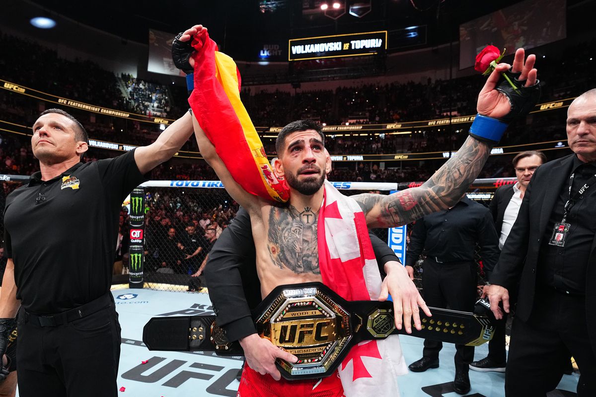 Topuria cumpre o prometido e encerra o reinado de Volkanovski UFC 298