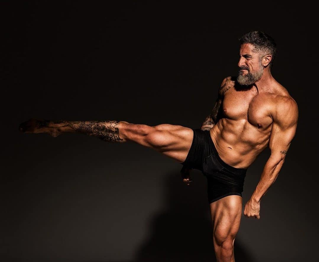 Marcos Mion exibe corpo malhado para atuar como lutador de MMA num filme