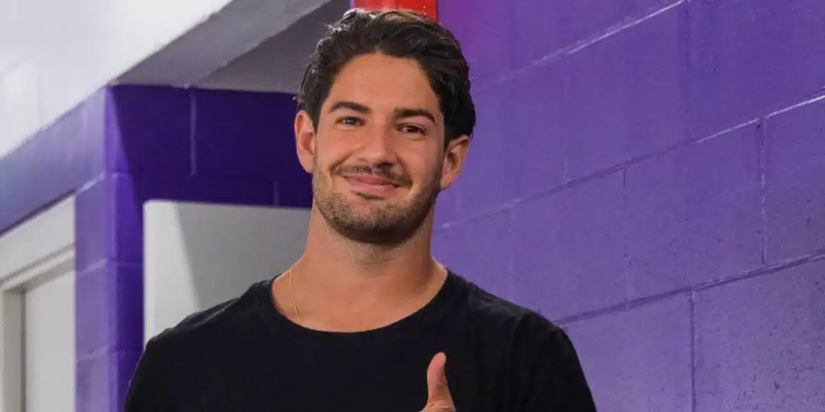 Alexandre Pato considera propostas de clubes, mas não descarta aposentadoria