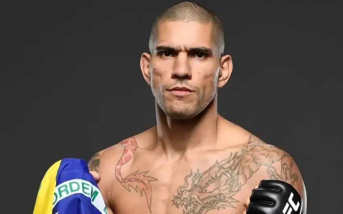 AÉ oficial! Alex Poatan defende cinturão em luta principal do histórico UFC 300