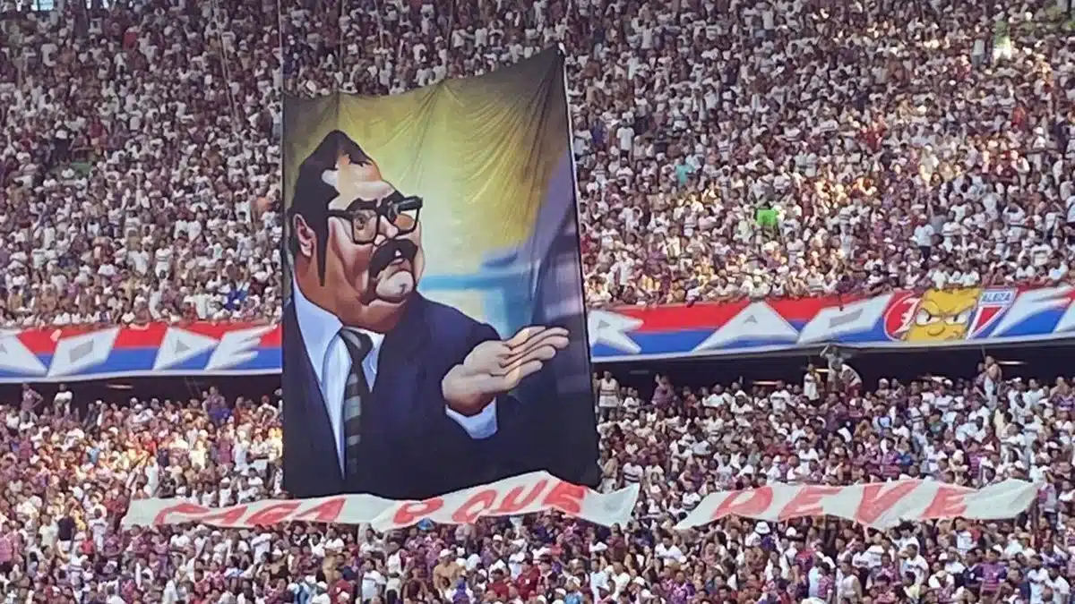 orcida do Fortaleza inova e usa mosaico de "Seu Barriga" para cobrar dívidas do Ceará