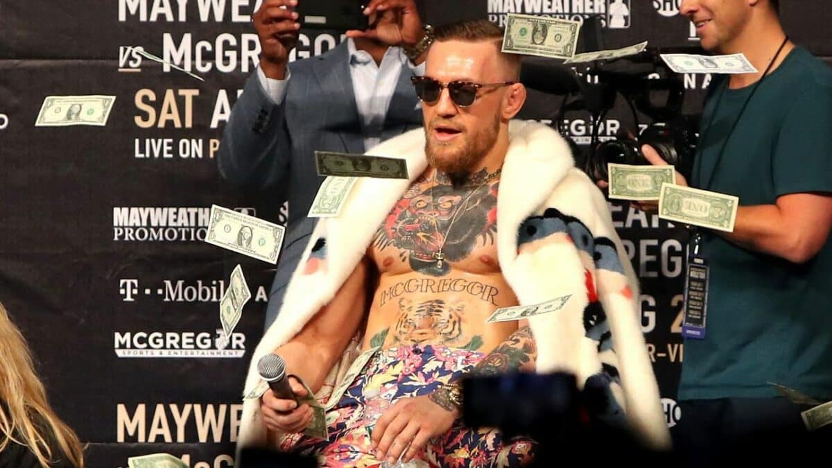 ConorMcGregor diz que quebrou recorde e se tornou o estreante mais bem pago do cinema, desbancando Dwayne Johnson.