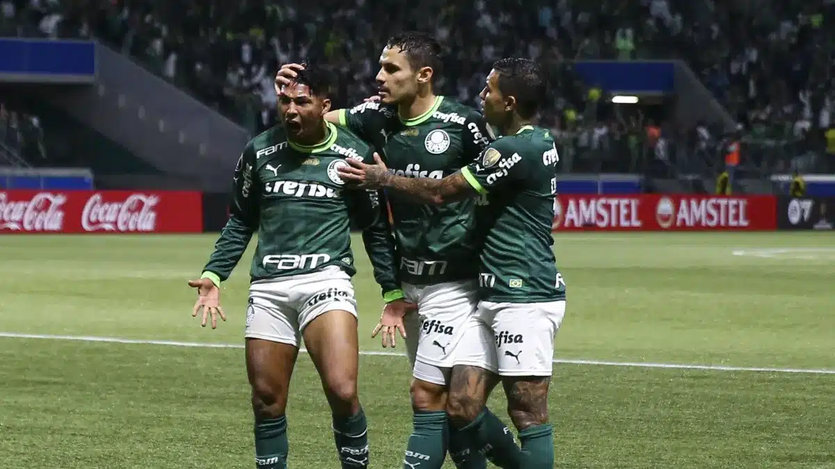 Saiba onde assistir ao jogo de hoje entre Palmeiras e Novorizontino. Encontre os melhores palpites para apostar no jogo, escalações e resultado final.