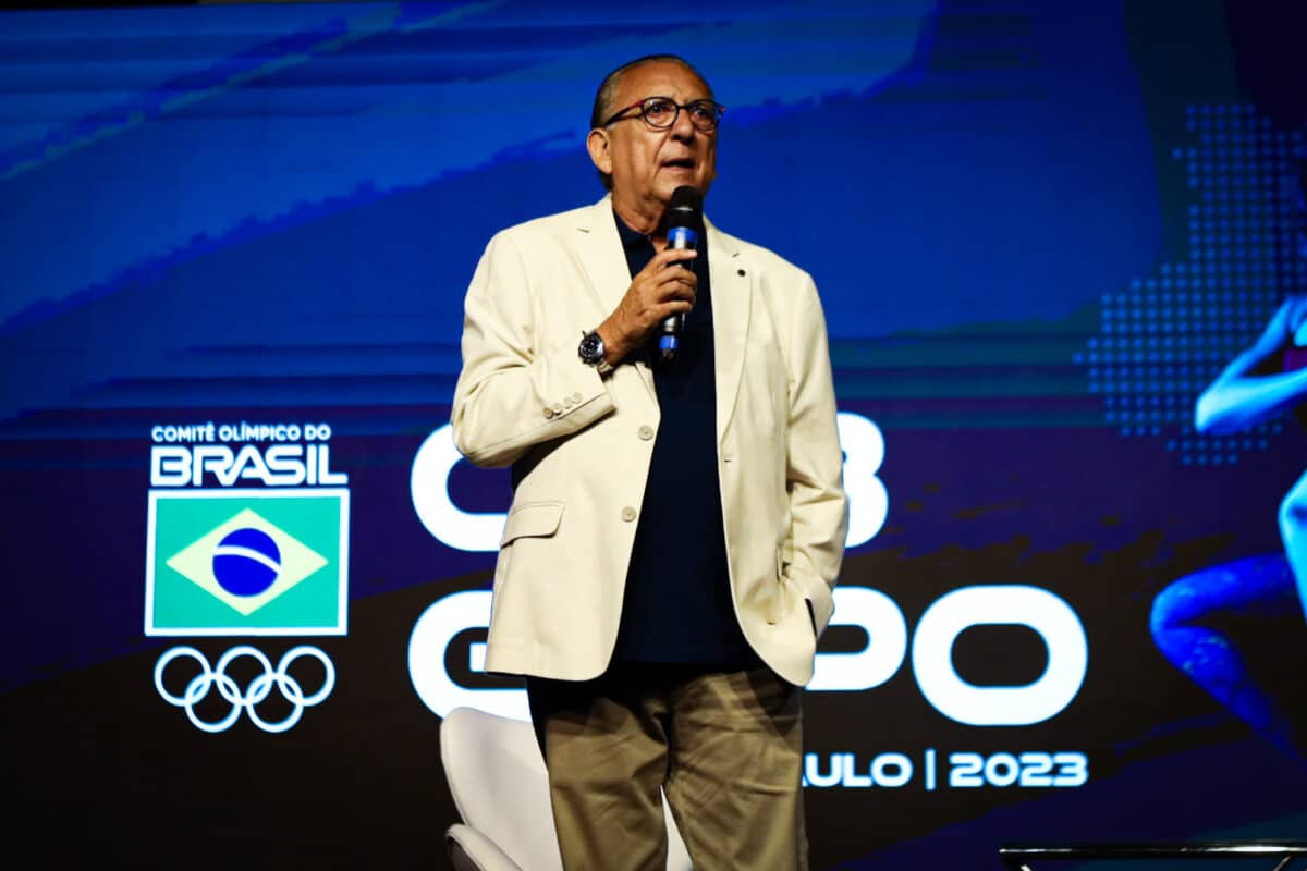 Galvão volta à transmissão esportiva, mas não viaja
