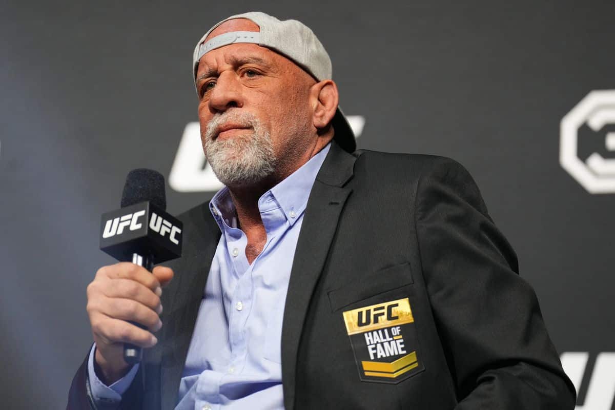 Em ato heroico, lendo do UFC Mark Coleman salva família de incêndio, mas inala fumaça e está intubado em estado grave.