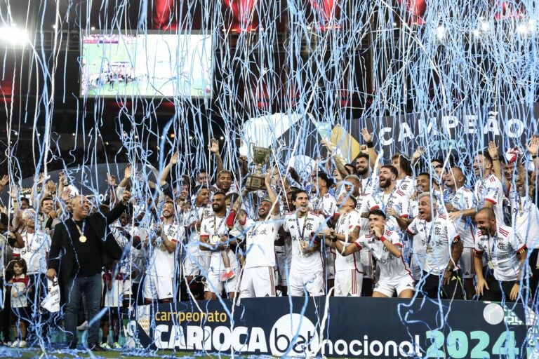 Flamengo brilha com oito jogadores rubro-negros na seleção do Campeonato Carioca 2024, em noite de premiação e reconhecimento!