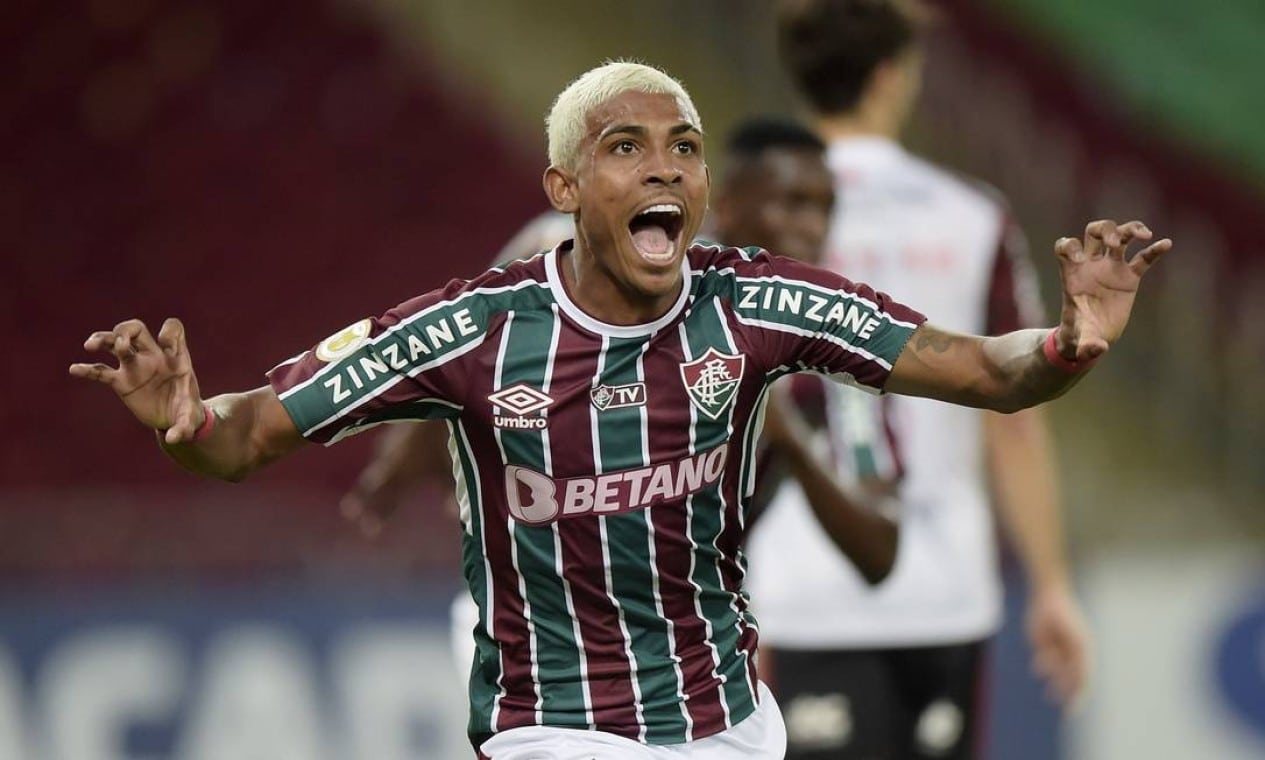 O jovem atacante do Fluminense, John Kennedy, causa revolta ao faltar a treino e complicar sua situação no clube.