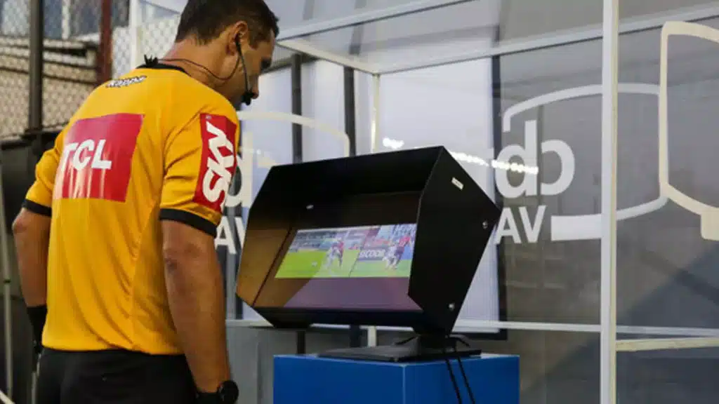 Brasileirão 2024: polêmicas, expulsões e estreia da sexta substituição por concussão agitam a rodada de estreia!