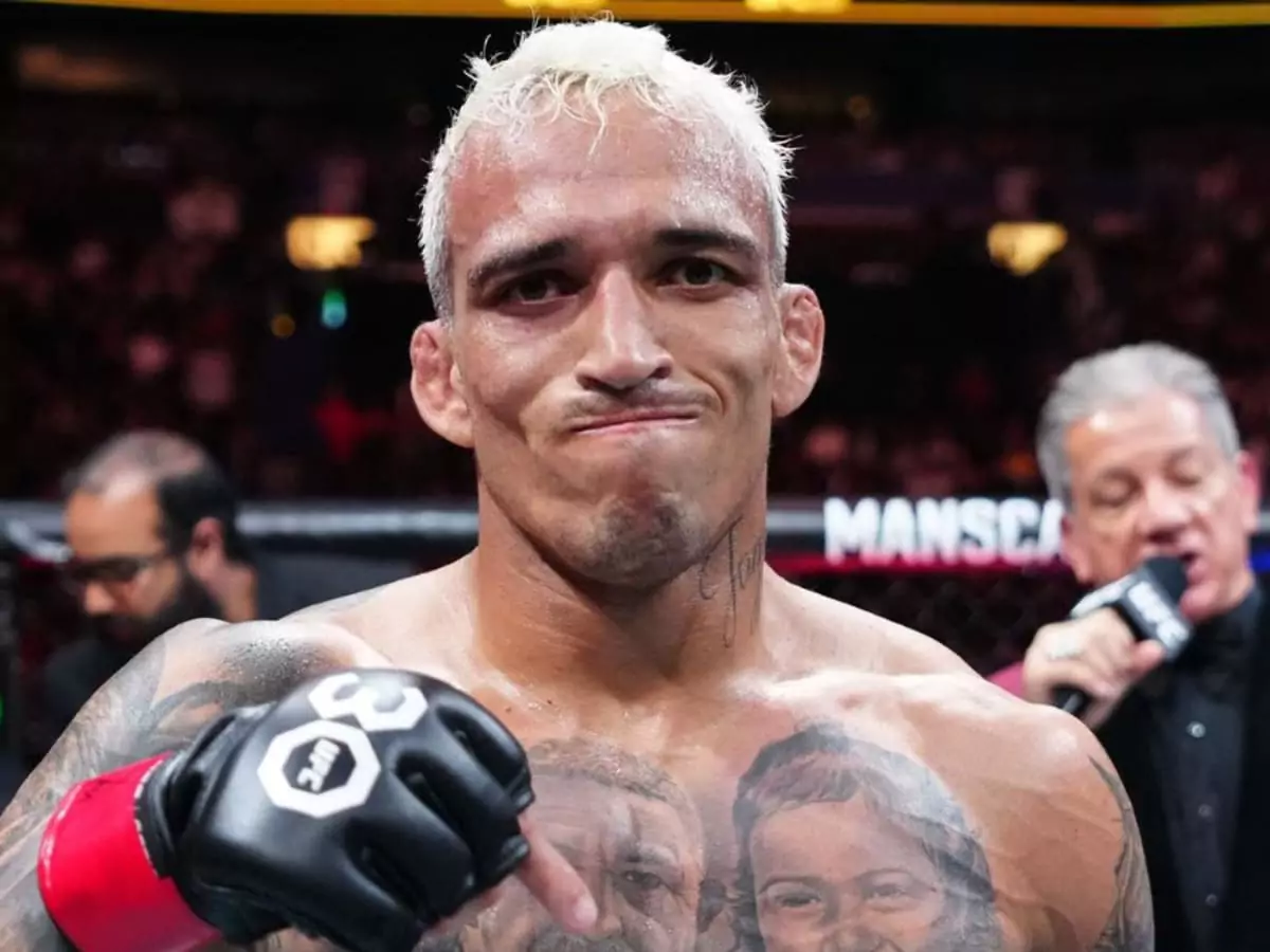 Charles do Bronx busca desafios de peso para consolidar seu legado no UFC após derrota, considerando os nomes de Holloway e Covington.