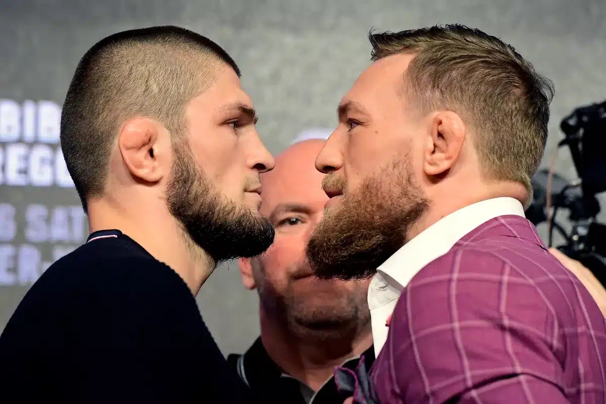 Khabib Nurmagomedov tem contas bancárias bloqueadas por dívida milionária com o governo russo, e MacGregor o chama de “rato fujão”.