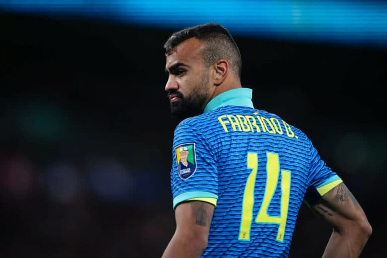 Jovem zagueiro 'Bahia' pode fortalecer defesa do Flamengo, recebendo elogios de Tite após possível venda de Fabrício Bruno para o West Ham.