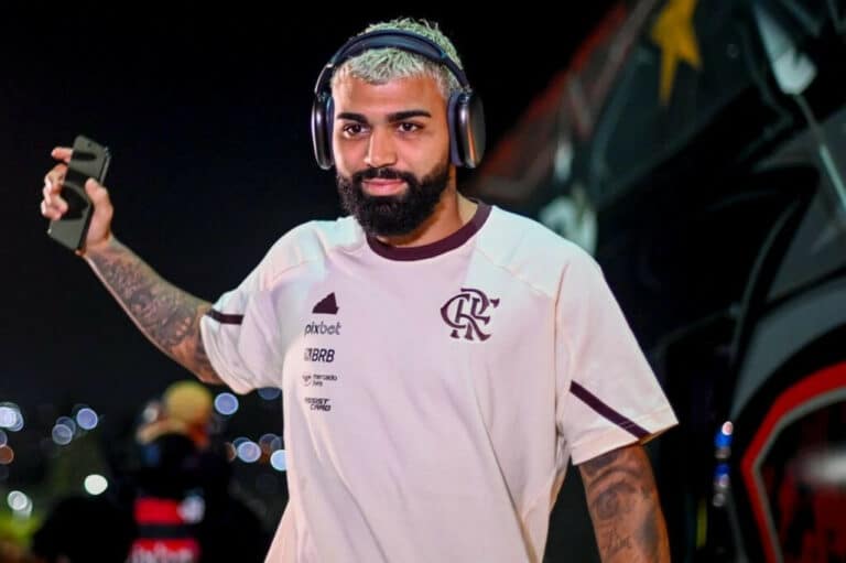 Gabigol cria nova polêmica ao revelar em tom de brincadeira a permanência de Fabrício Bruno no Flamengo, causando mal-estar no clube.