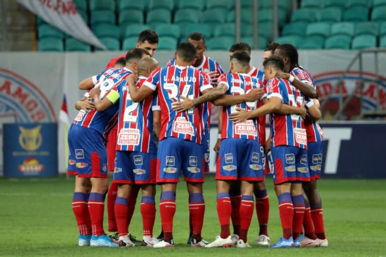 Favoritismo em jogo? Torcedores do Bahia questionam ausência de partidas no horário nobre, enquanto rival Vitória lidera.