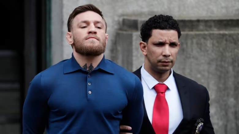 Cinco lutadores de MMA que brilharam no octógono, mas tiveram suas carreiras manchadas por problemas legais.