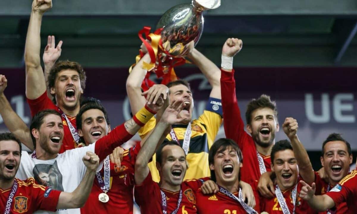 Relembre a vitória da Espanha sobre a Itália por 4 a 0 na final da Euro 2012, em Kiev, em partida histórica para o futebol europeu.
