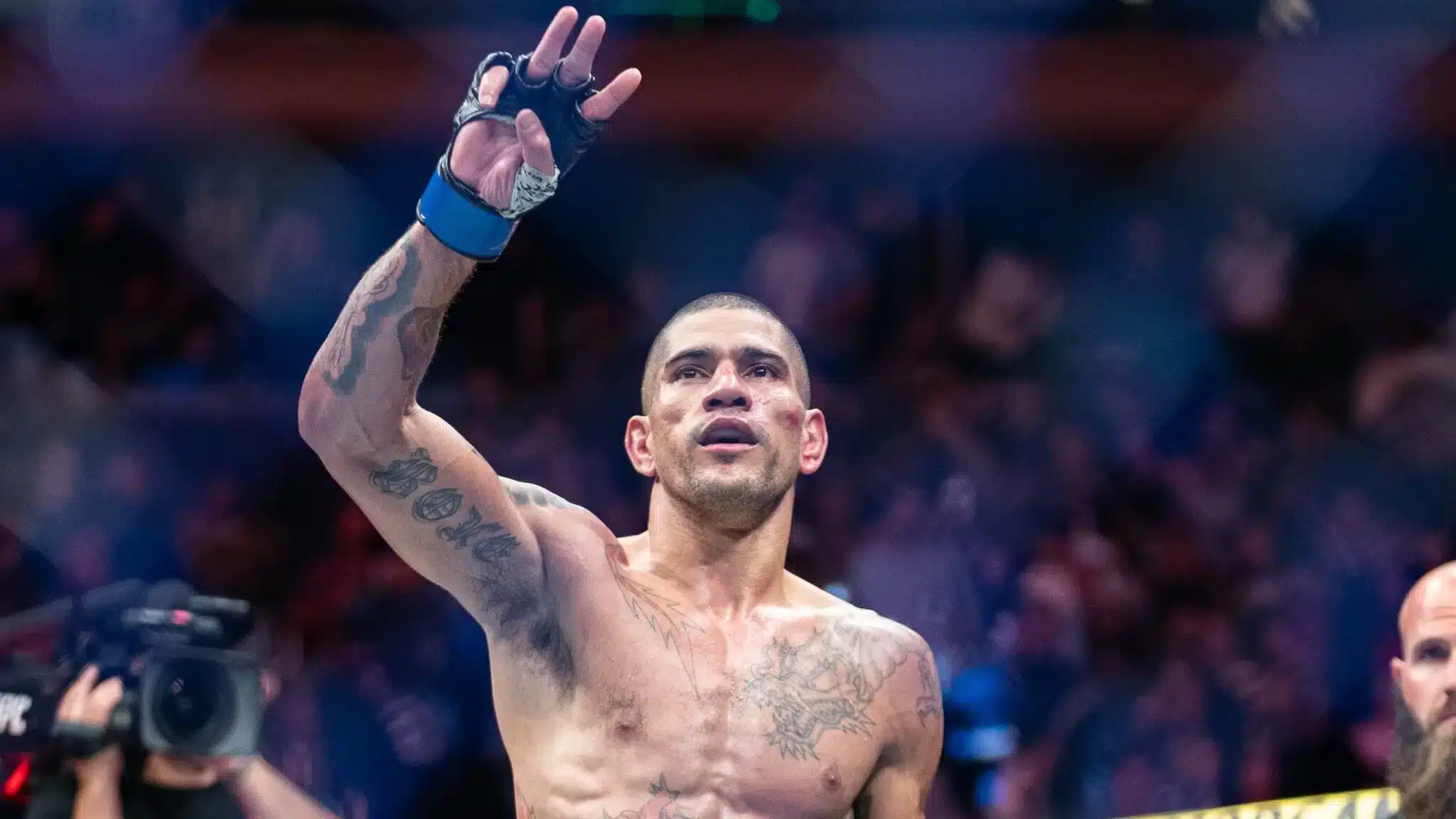 Alex Pereira, mas conhecido como Poatan, projeta volta ao UFC em agosto após quebrar dedos: 'Quero lutar', diz o campeão dos meio-pesados.