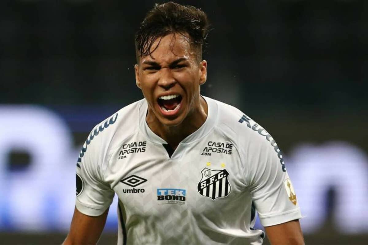 Cruzeiro reforça seu elenco com a contratação do atacante Kaio Jorge, ex-Juventus, em acordo de cinco anos, por até 6,5 milhões de euros.