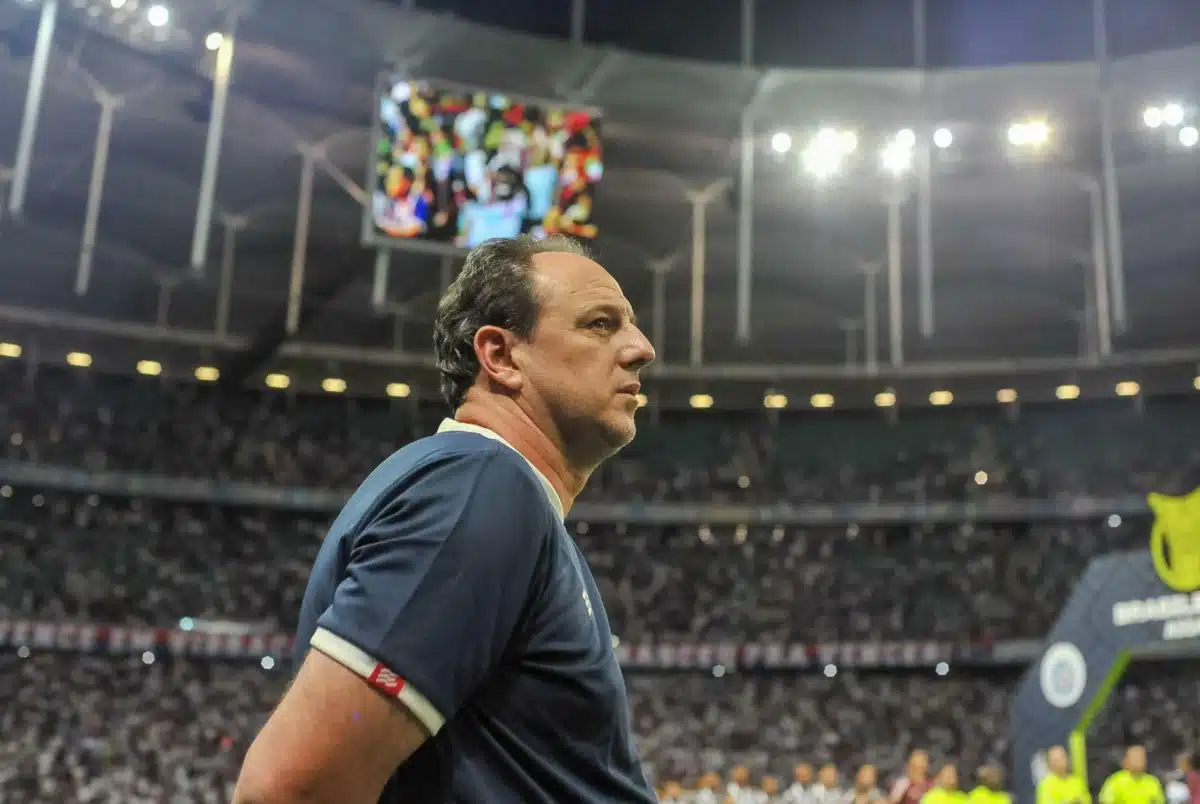 Brasileirão - Bahia protesta contra antecipação do jogo com Internacional e enfrenta uma sequência desumana de quatro partidas em dez dias.