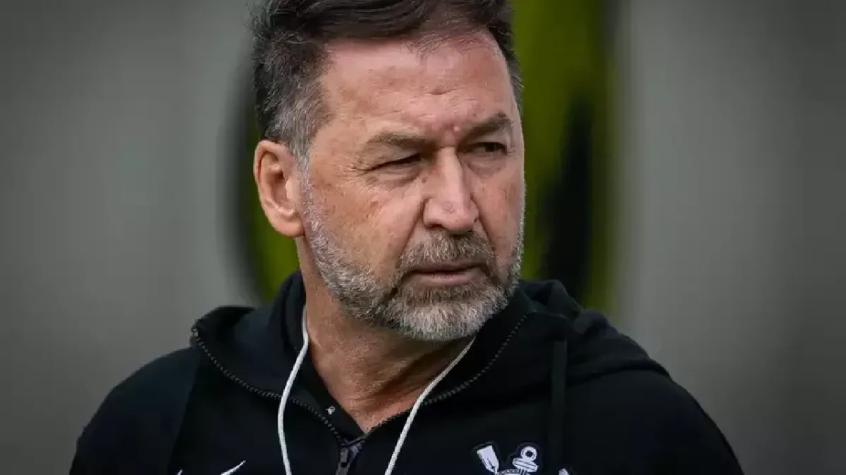 Campeonato Brasileiro Série A - Augusto Melo, presidente do Corinthians, é acusado de agredir um torcedor do Cruzeiro após a partida no Mineirão.