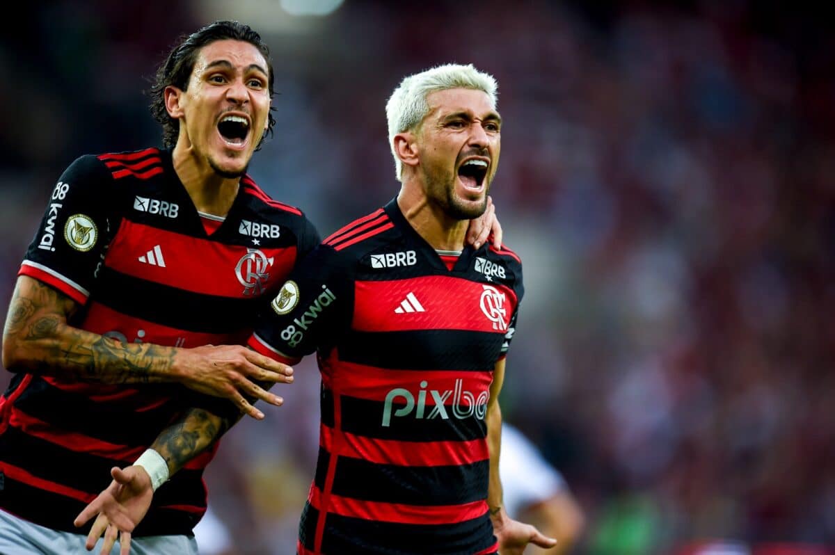 Campeonato Brasileiro Série A - O Flamengo derrotou o Atlético-GO por 2 a 0 e retomou a liderança do Brasileirão com 40 pontos.