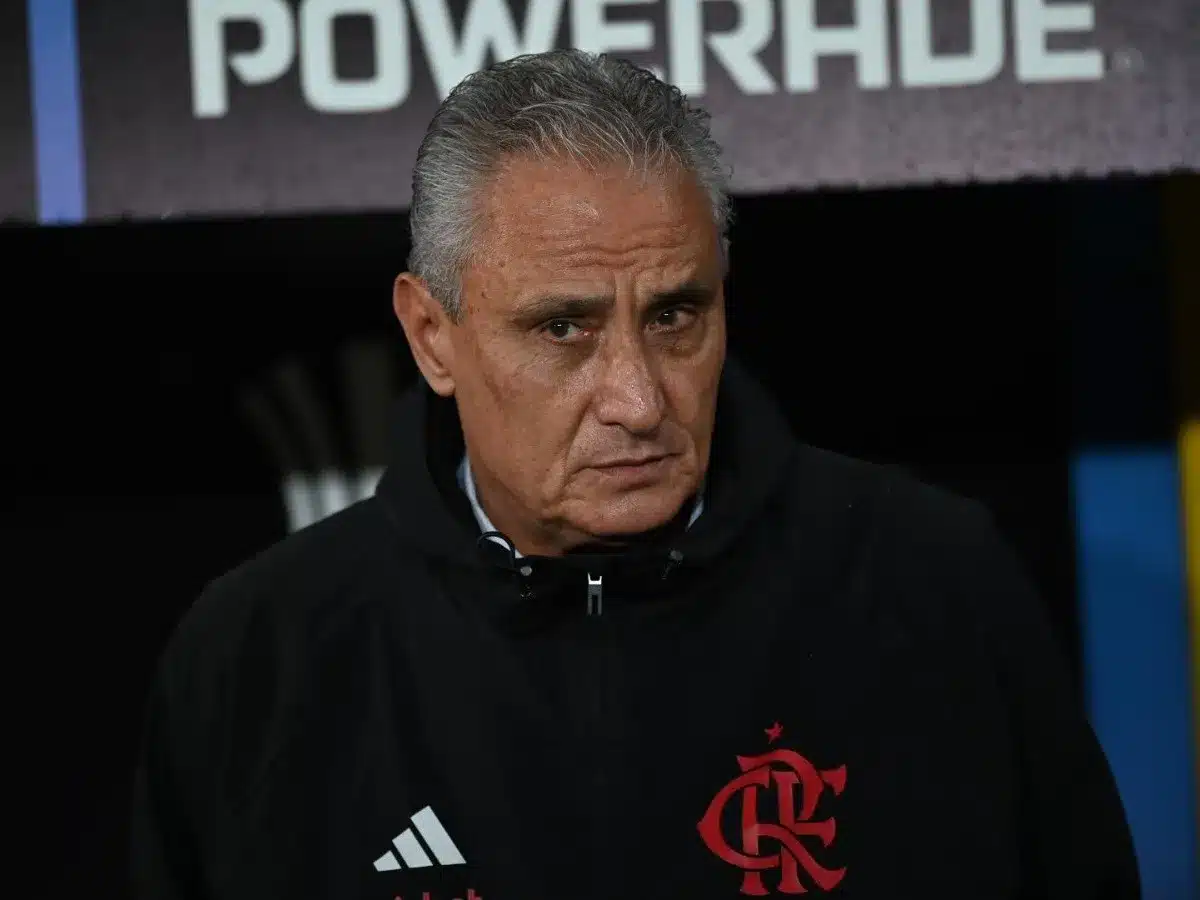 Campeonato Brasileiro Série A - Tite criticou o calendário e a defesa instável do Flamengo após a vitória por 2 a 1 sobre o Vitória.