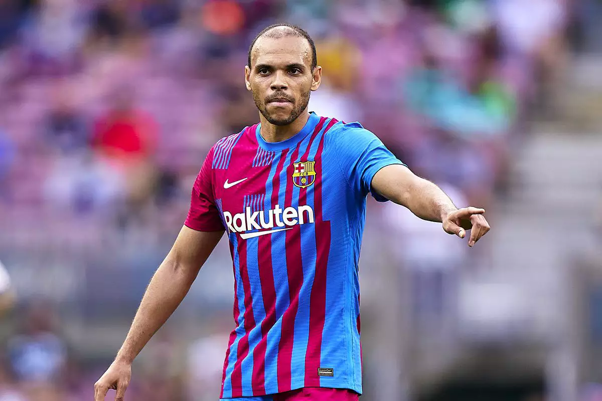 Martin Braithwaite gesticula com a camisa do Barcelona