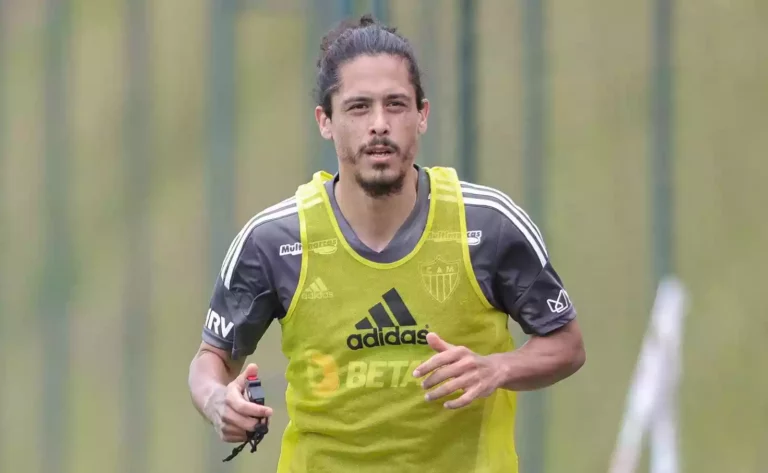 Brasileirão - São Paulo desistiu de Maurício Lemos após desacordo financeiro; zagueiro permanece no Atlético-MG e busca novos reforços.