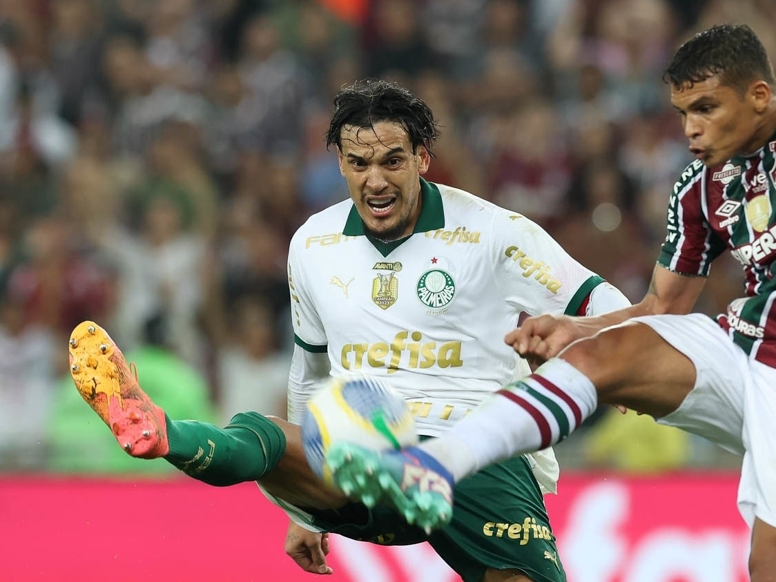 Palmeiras - João Martins criticou a passividade do Palmeiras após a derrota por 1 a 0 para o Fluminense, destacando falhas ofensivas.