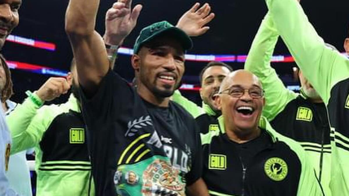 Boxe - Robson Conceição venceu O'Shaquie Foster por decisão dividida e conquistou o cinturão mundial, enquanto Foster clamou por revanche.