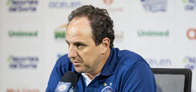 Copa do Brasil- Ceni elogia gramado sintético e diz que favoreceu o Bahia no empate com o Botafogo; destaca dificuldades no gramado natural.