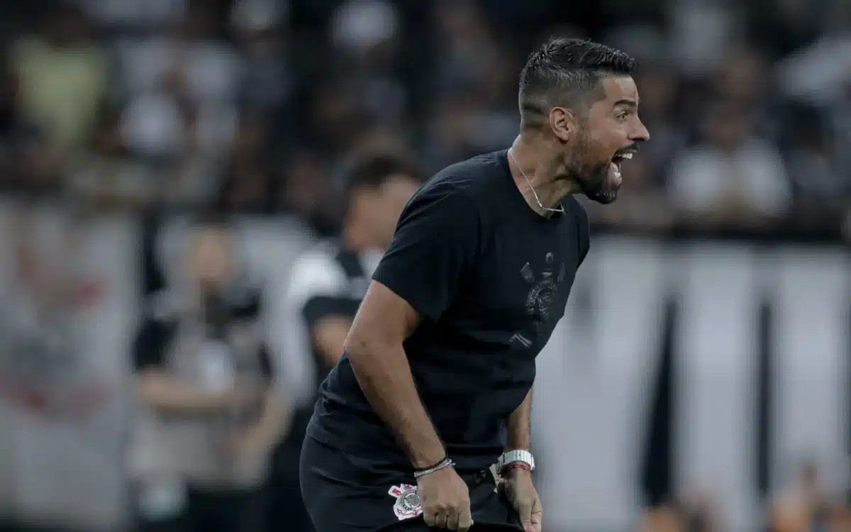 Crise no Corinthians: Cúpula Decide Destino de António Oliveira Após Série de Derrotas