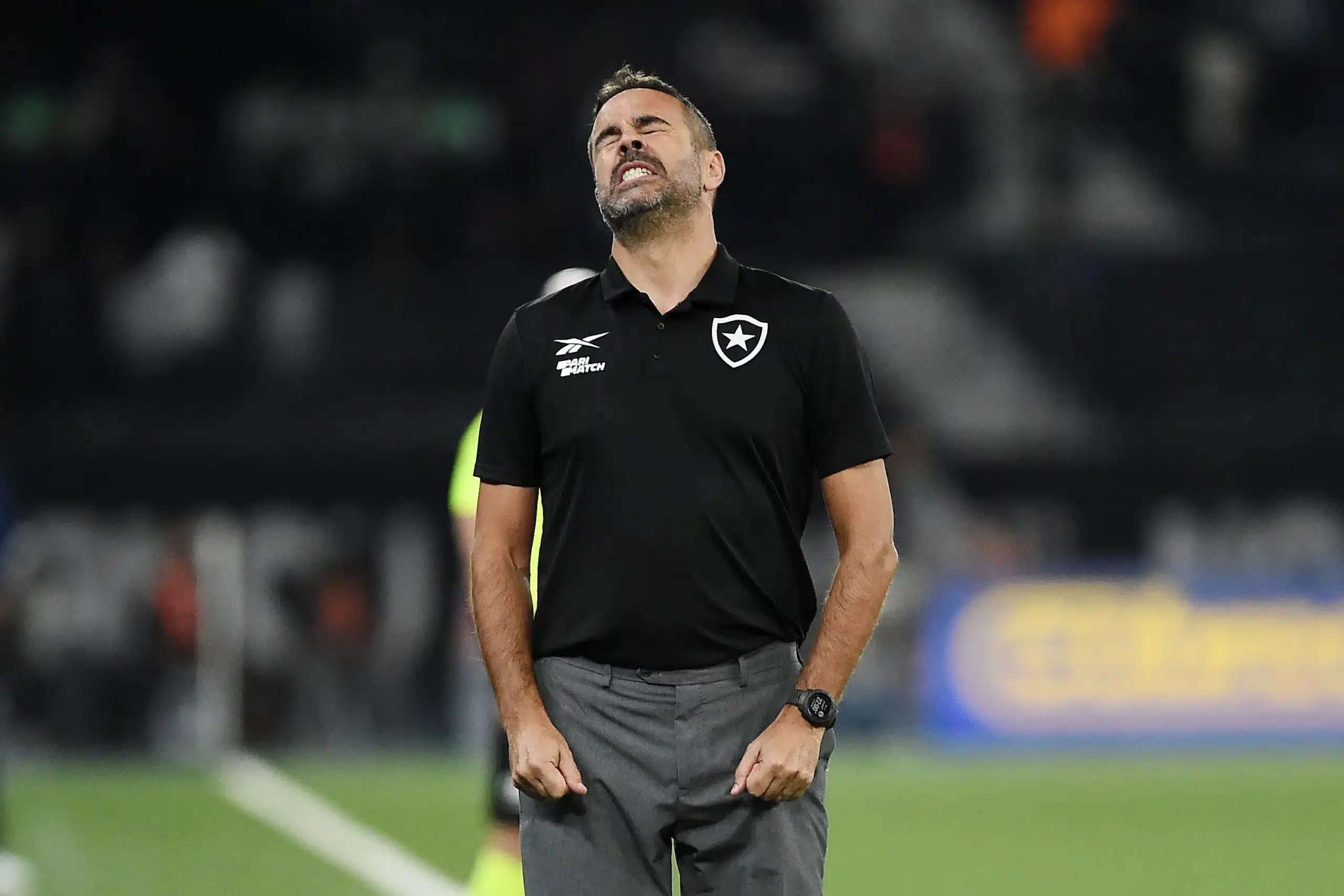 Artur Jorge, técnico do Botafogo lamenta péssimo desempenho do time contra o Bahia.