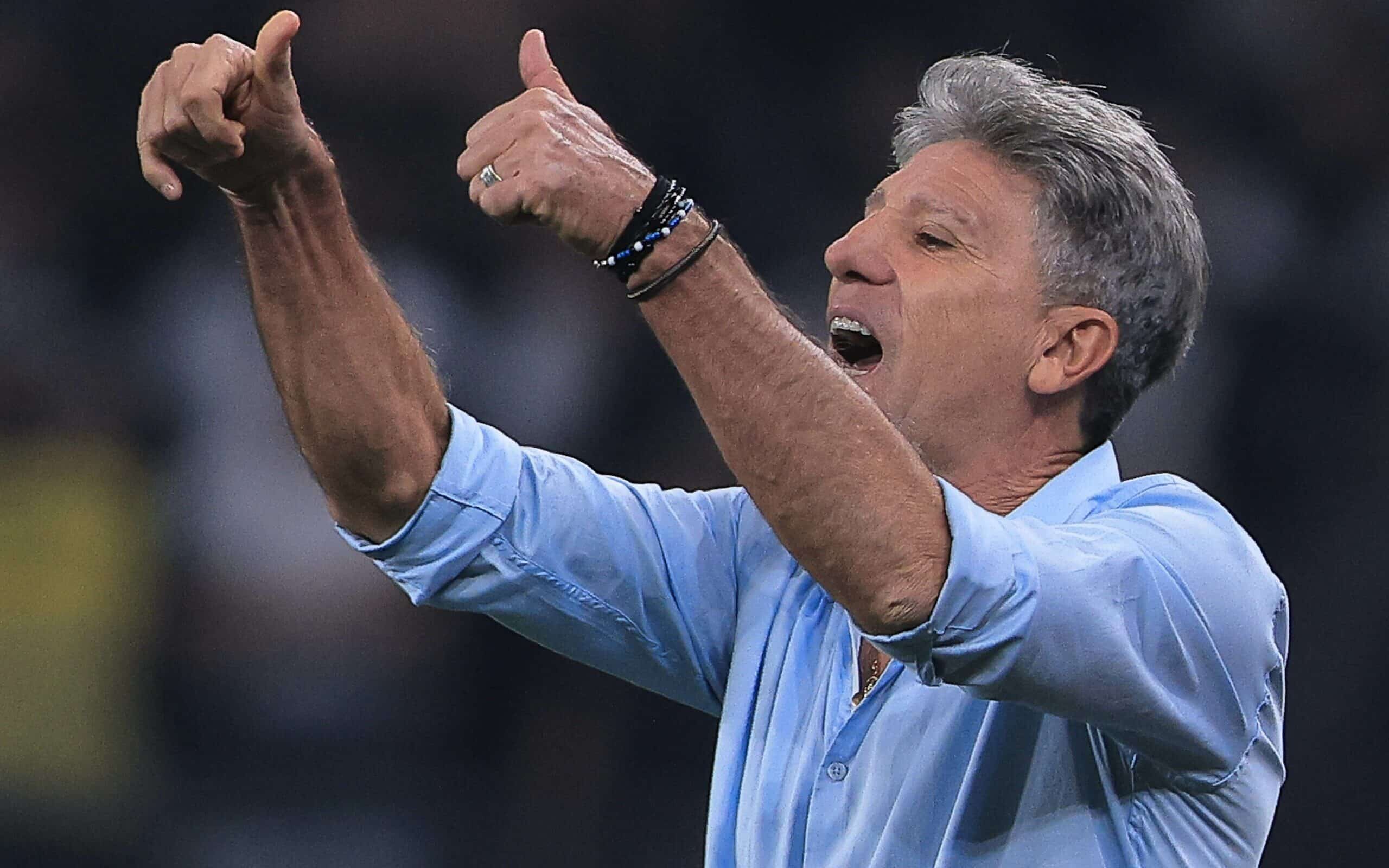 Renato Gaúcho, técnico do Grêmio, ironiza marcação do arbitro.