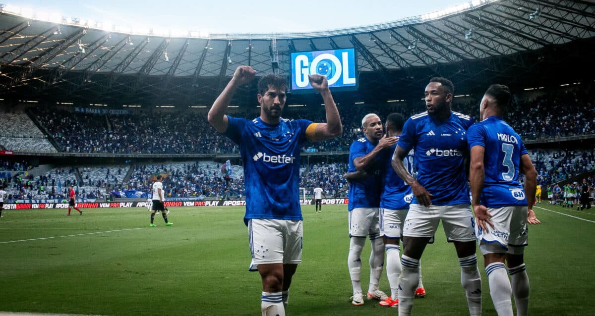 Time do Cruzeiro comemora gol marcado.