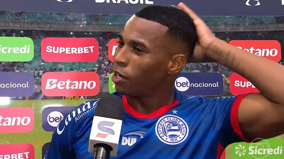 Jean Lucas, jogador do Bahia, dá entrevista para o canal Sportv após o jogo contra o Flamengo, válido pelas quartas de final da Copa do Brasil.