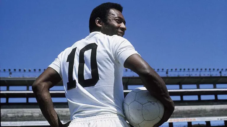 Santos - Descubra os 5 maiores jogadores da história do Santos. De Zito a Pelé, veja quem são os craques que fizeram história.