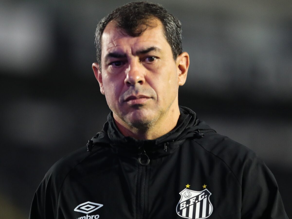 Série B - Santos enfrenta América-MG pela Série B com retornos de jogadores e possíveis estreias. Carille conta com elenco completo.