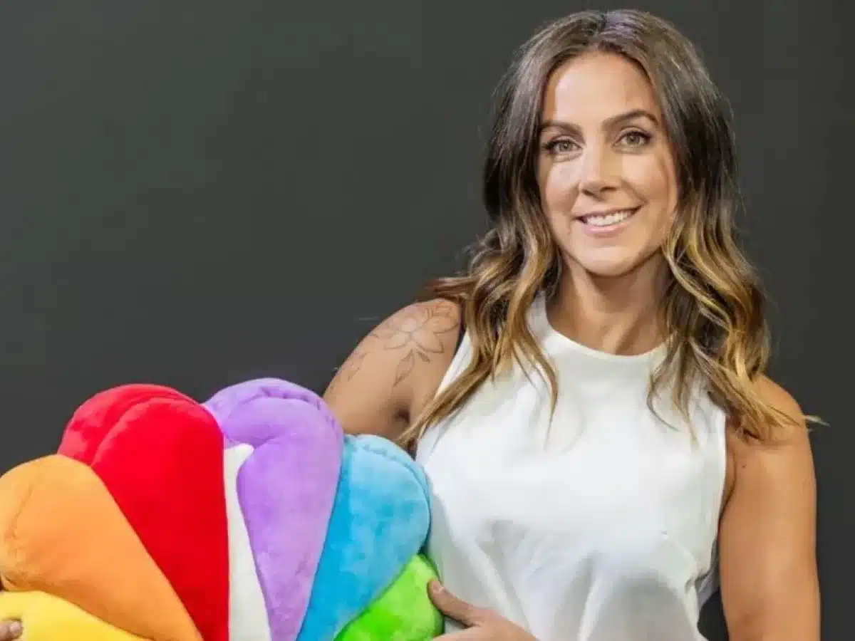 Carol Barcellos deixa a Globo após 20 anos e será apresentadora na CNBC Brasil, que estreia em novembro com programação esportiva e de negócios.