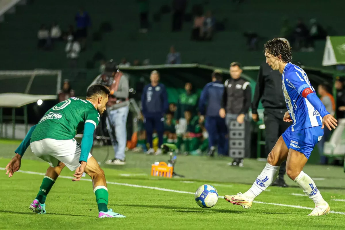 Paysandu e Guarani se enfrentam pela 26ª rodada.