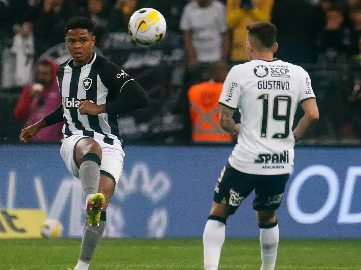 Botafogo e Corinthians se enfrentam pela 26ª rodada do Brasileirão.
