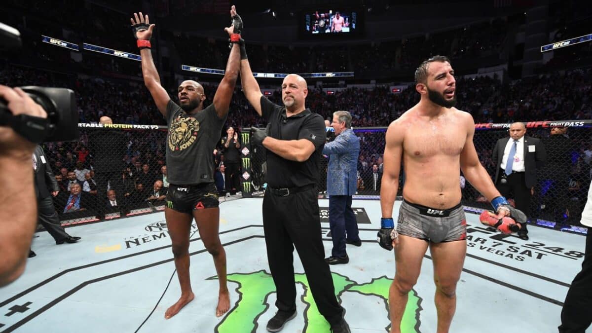MMA - Descubra as 7 vitórias por decisão mais polêmicas do UFC, onde os resultados finais deixaram fãs e especialistas perplexos.