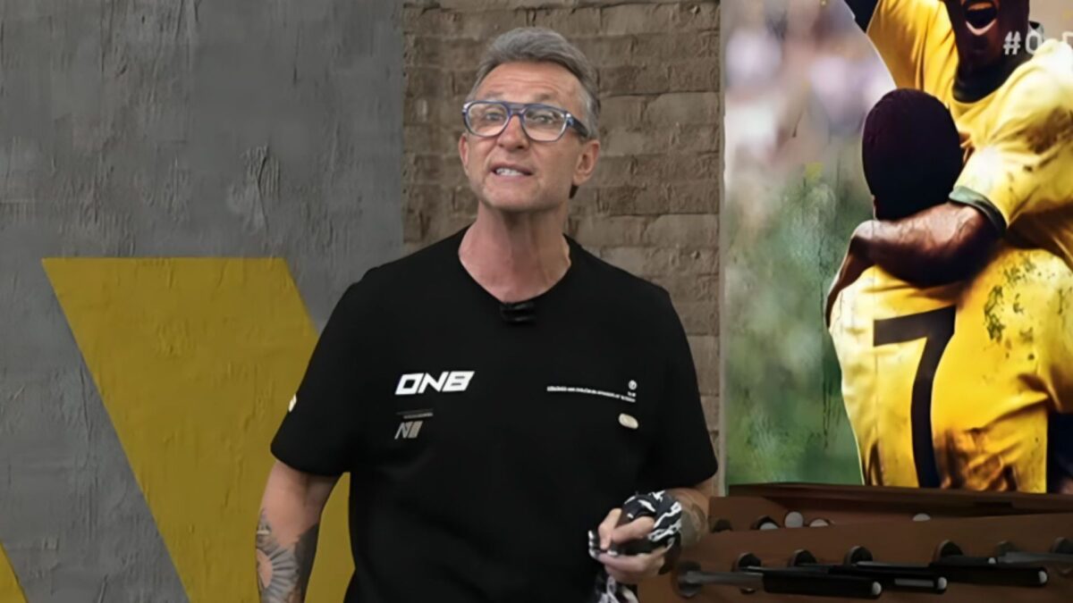 Neto detona o mal uso do VAR por pelo árbitro Daronco.