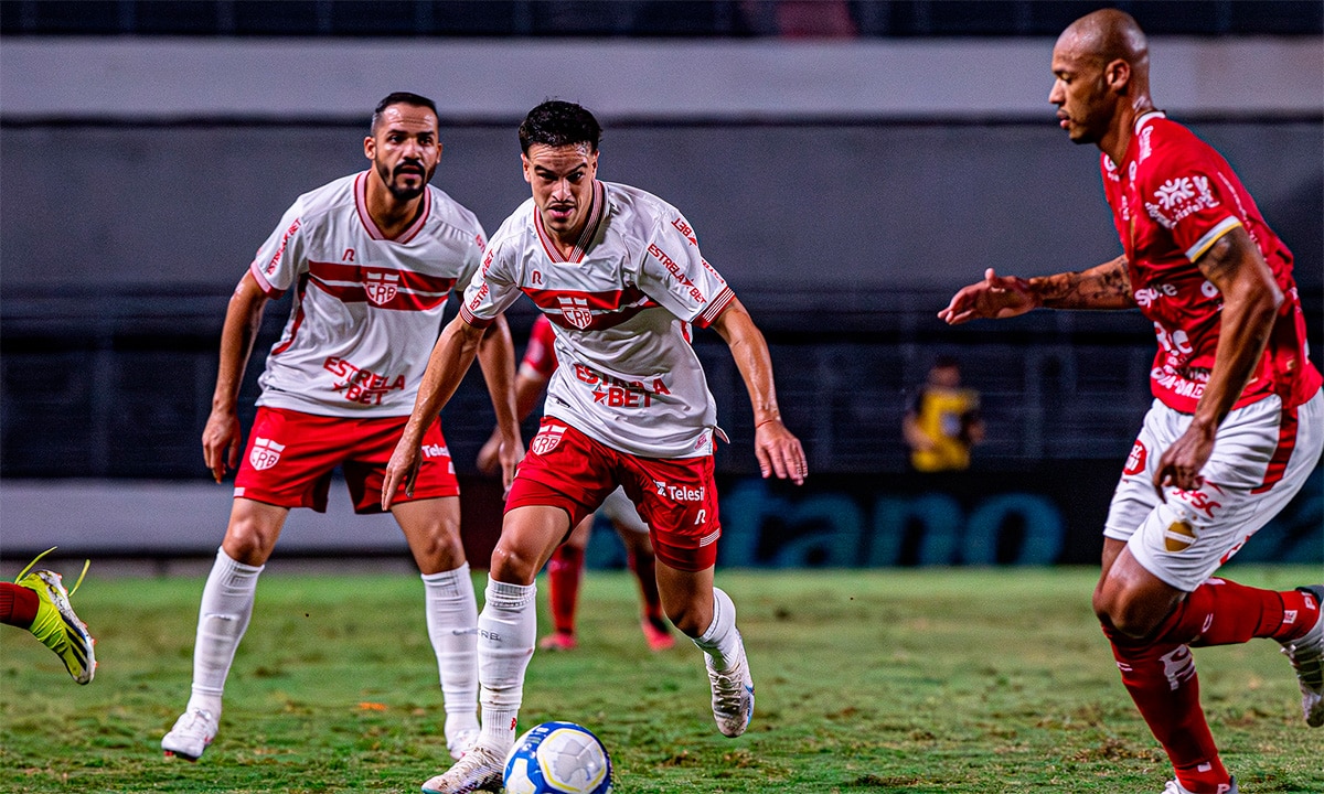 Jogo pegado entre Vila Nova e CRB.