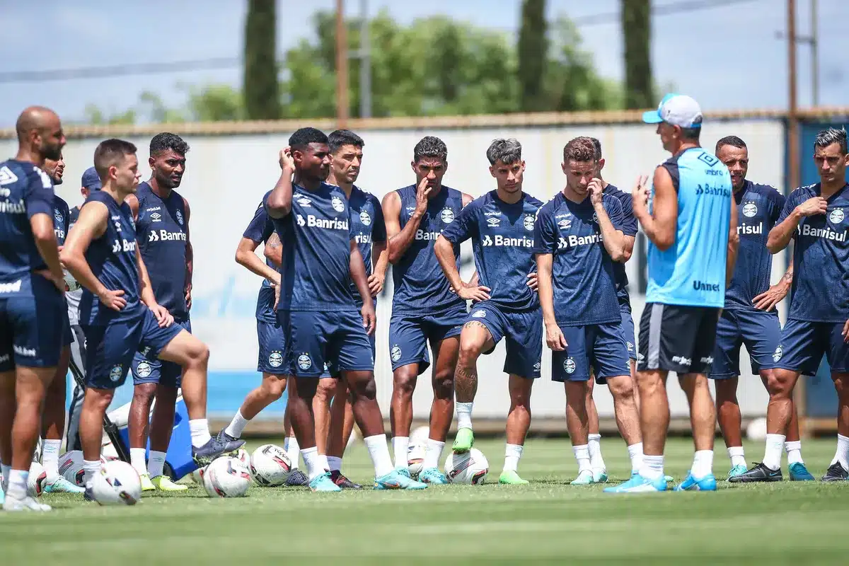 Grêmio treina para enfrentar o Bragantino.