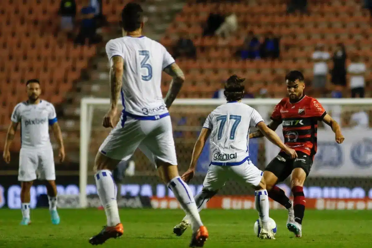 Times do Avaí e do Ituano jogam pela 27ª rodada do Brasileirão Série B.