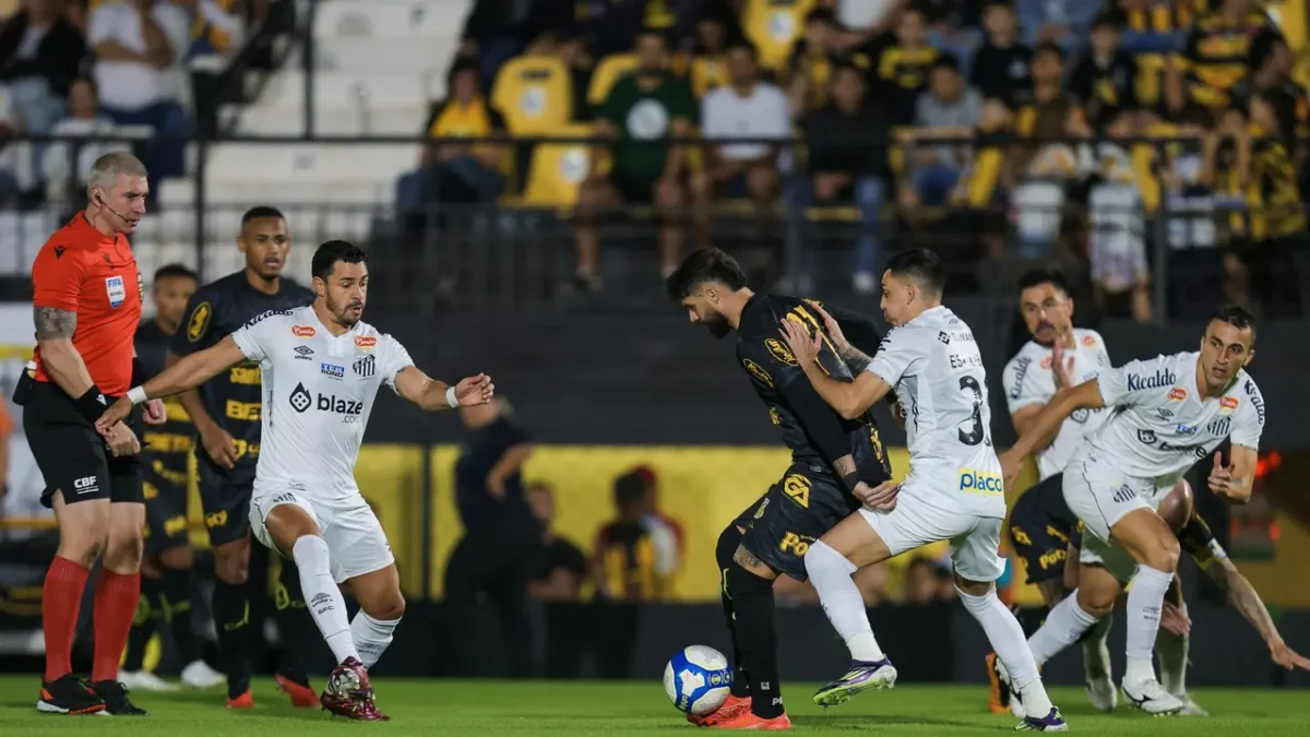 Santos recebe o Novorizontino mirando a liderança.