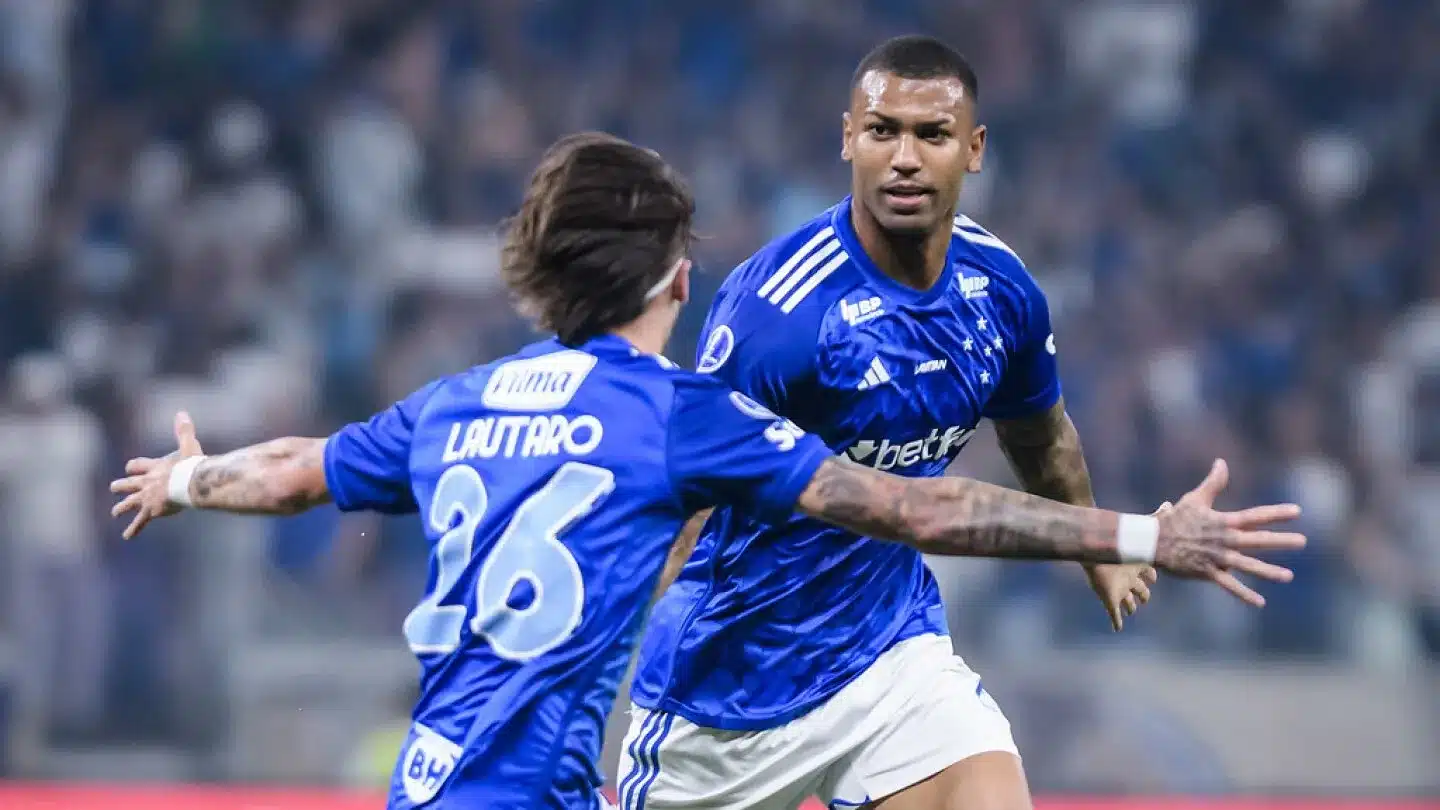 Cruzeiro larga na frente contra o Libertad na Sul-Americana.